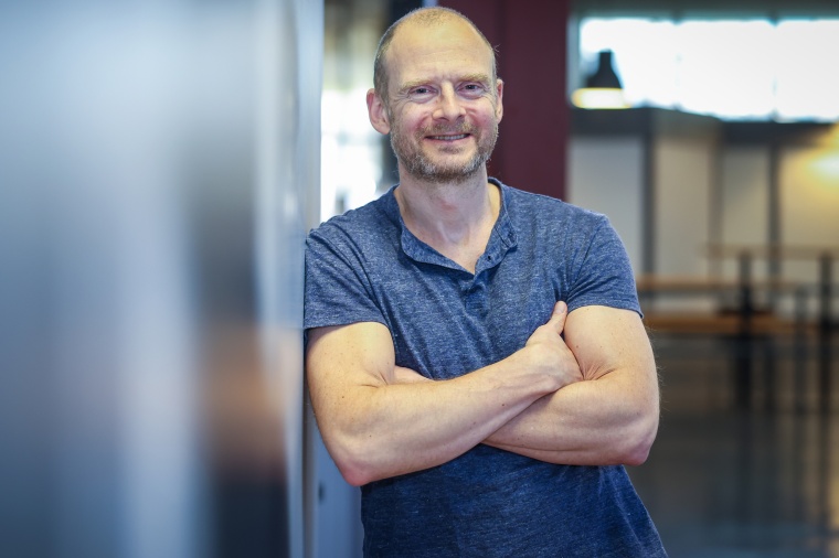 Prof. Dr. Alexander Schönhuth befasst sich an der Technischen Fakultät der...