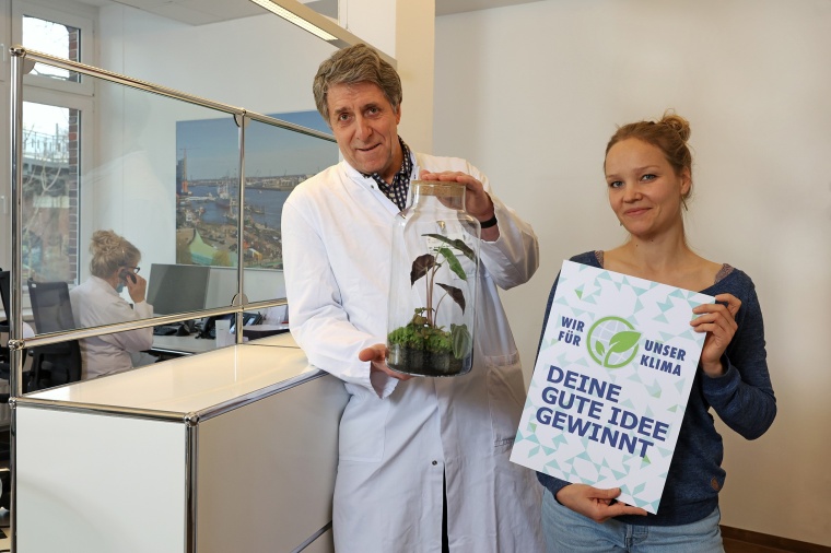 Dr. Andreas Schüßeler (Vorstandsvorsitzender) und Kristin Hollmann...