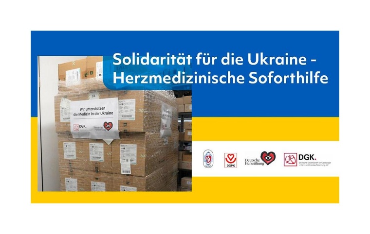 Bereit zum Transport in die Ukraine: Fertig gepackte Paletten mit...