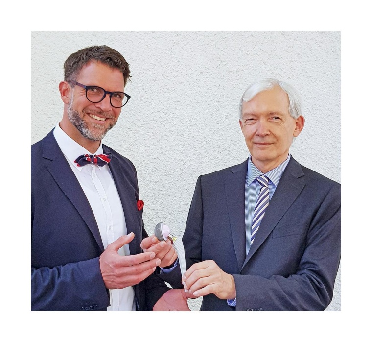 Stabwechsel im Krankenhaus Barmherzige Brüder München: Professor Dr. Werner...