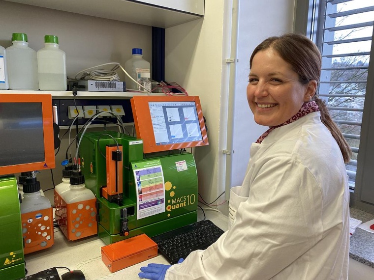 Dr. Sabrina Prommersberger untersucht am Uniklinikum Würzburg mit finanzieller...