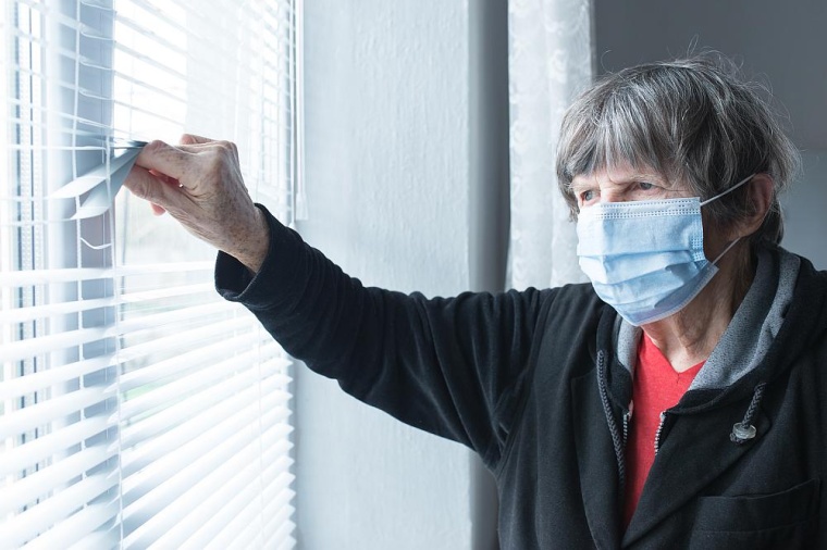 Die Pandemie stellt für alle Altersgruppen eine psychische Belastung dar....