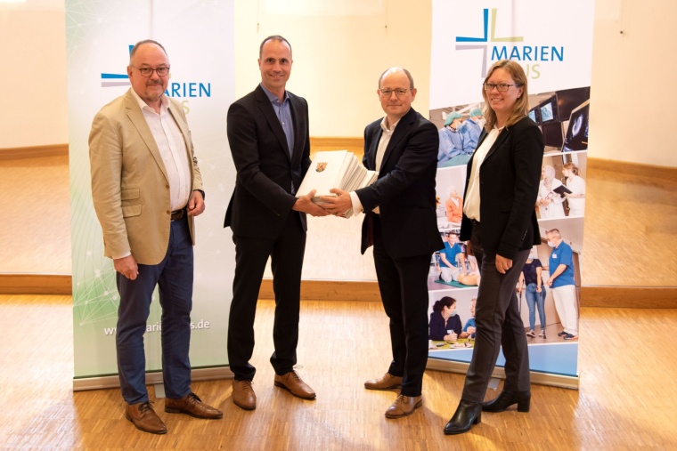 Freuen sich über 29 Bewilligungsbescheide in einer Gesamthöhe von...