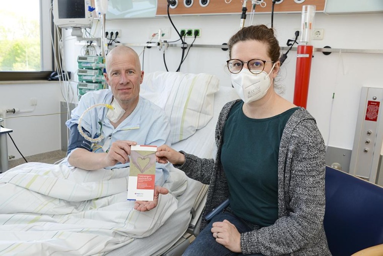 Patient Patrik Kalkuhl und Pflegewissenschaftlerin Franziska Wefer. Foto:...