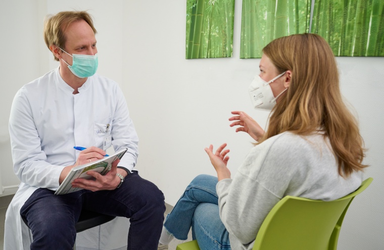 Neue Post-COVID-Ambulanz am Universitätsklinikum Bonn: (v. li) Dr. Max...