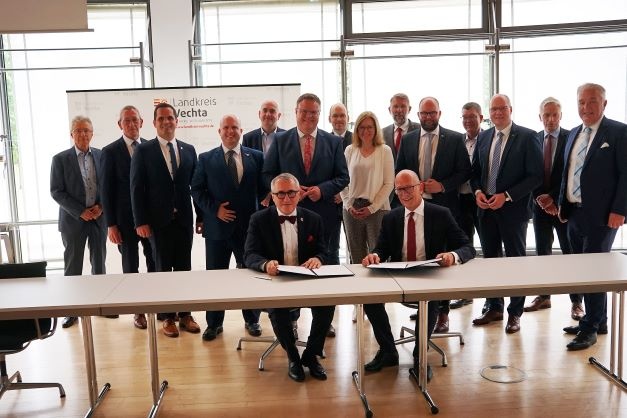 (v.l.) Einen Kooperationsvertrag unterzeichneten Prof. Dr. Martin Vokurka,...