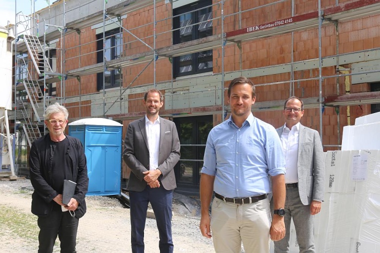 (von links:) Professor Dr. Jörg Martin, Landrat Bastian Rosenau, Dr. Felix...