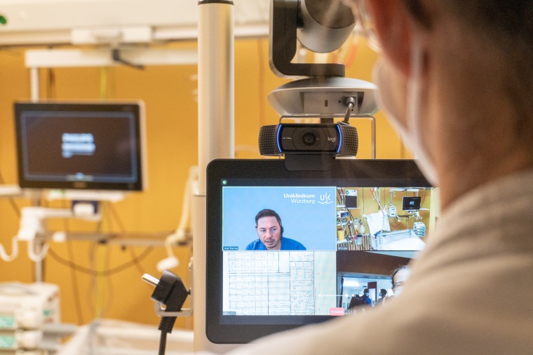 Neue Zusammenarbeit über den Bildschirm am Teleintensivwagen: Das UKW arbeitet...