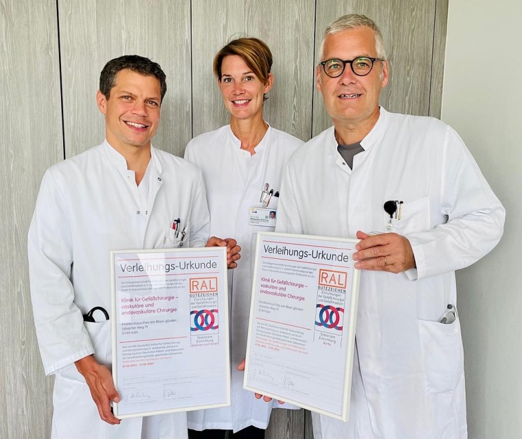 Sind stolz auf ihre Re-Zertifizierung: (v. l.) Dr. Niels Maringer (leitender...