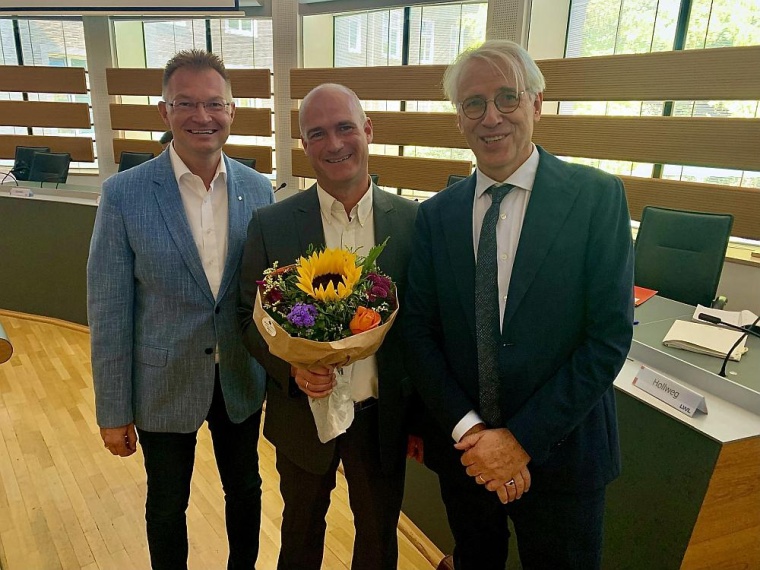 Gratulieren Dr. Michael Kramer (Mitte) zu seiner Wahl zum neuen Pflegedirektor...