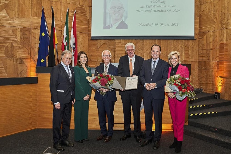 Stellvertretend für ihren Vater Josef Klüh überreichte Yasmin Klüh dem...
