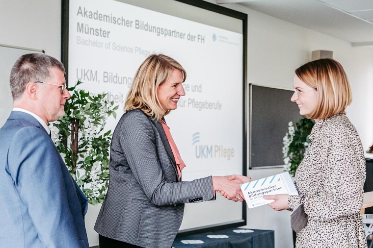 Bei der Feierstunde zum zehnjährigen Jubiläum des Bachelorstudiengangs Pflege...