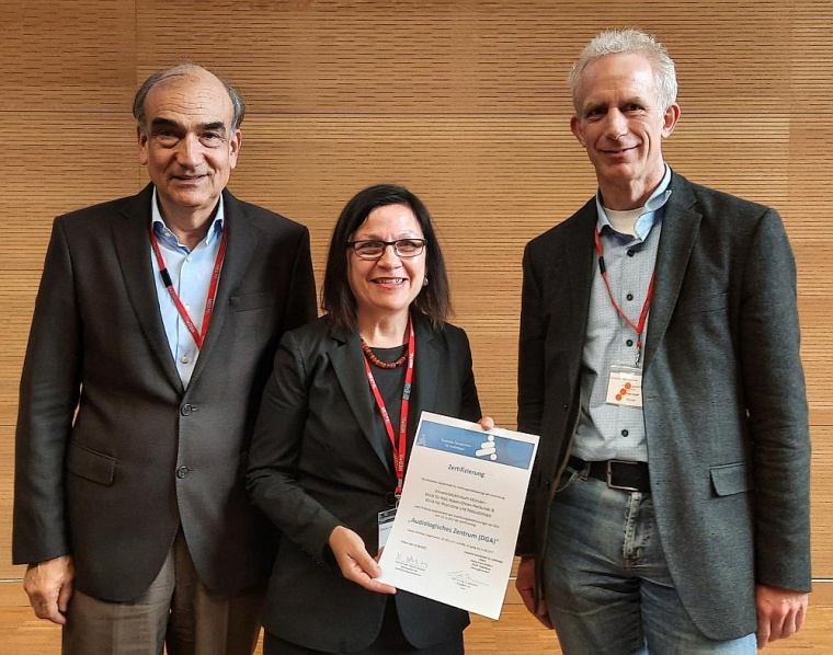 Über die Auszeichnung als Audiologisches Zentrum freuen sich Prof. Katrin...