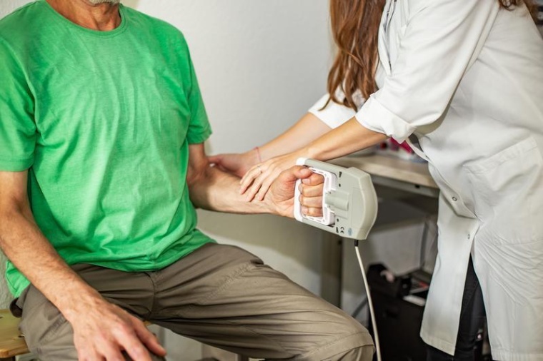 Messung der Handgreifkraft, Foto: Carolin Schrandt / DIfE