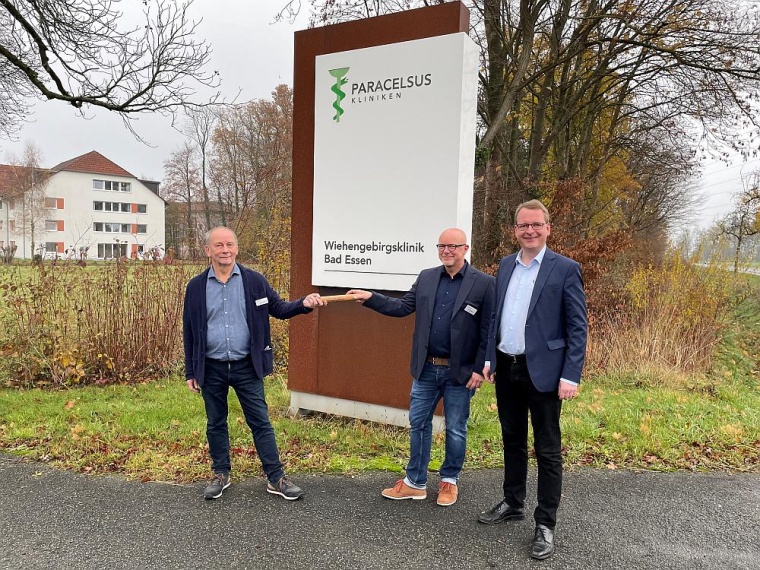 (v.l.:) Jacek Namyslowski übergibt den Staffelstab an den neuen Chefarzt Dr....