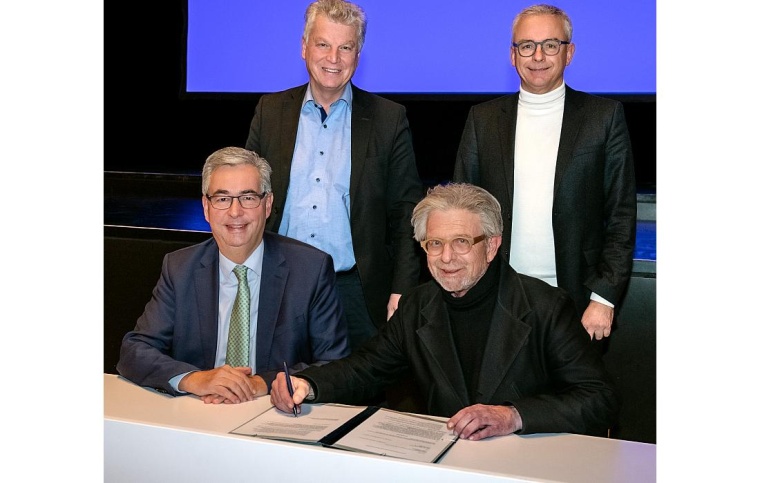 Dietmar Allgaier, Landrat des Landkreises Ludwigsburg (vorne links), Jürgen...