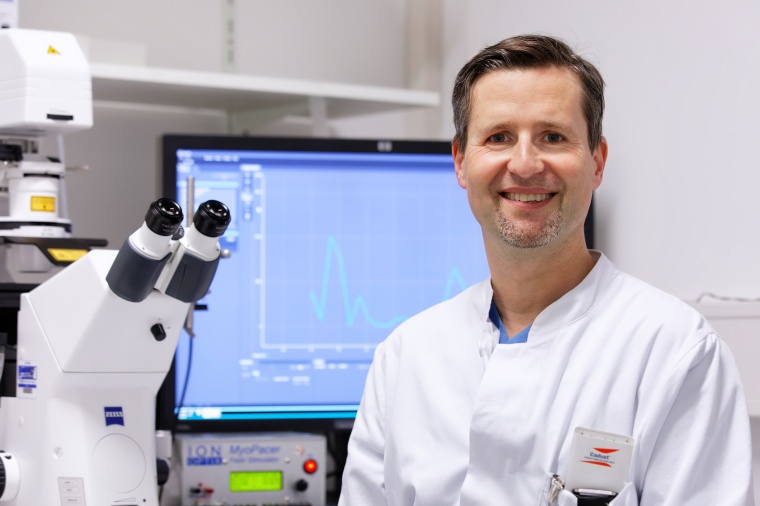 Für seinen wissenschaftlichen und forscherischen Einsatz im Bereich der...