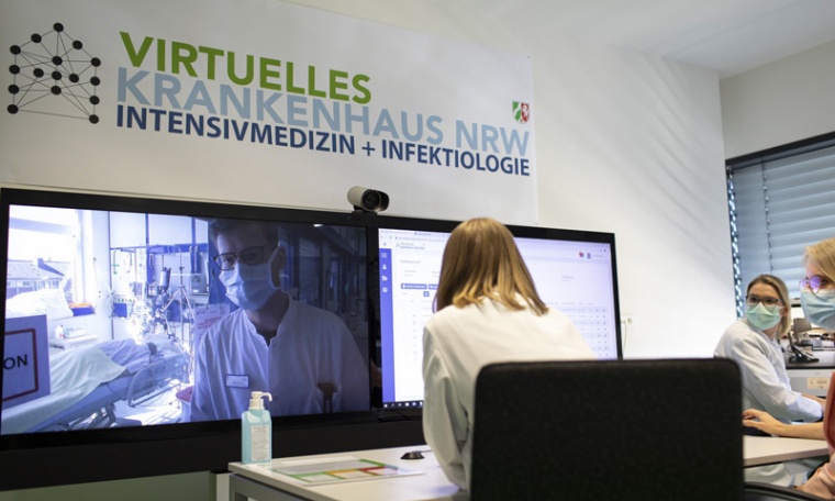 Die Uniklinik Aachen berät einen Fachkollegen in der Region zu...