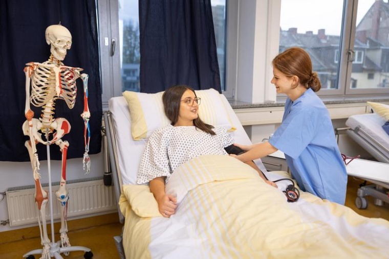 Professionelle Pflege von morgen sichern: Der duale Studiengang Angewandte...