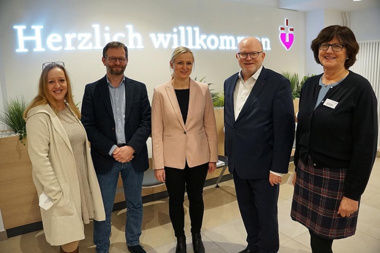 Ein herzliches Willkommen: Eveline Schneider (Mitte) ist als neue...