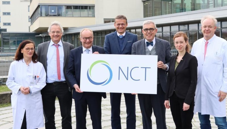 Freude in der Universitätsmedizin Würzburg über die offizielle Ernennung zum...