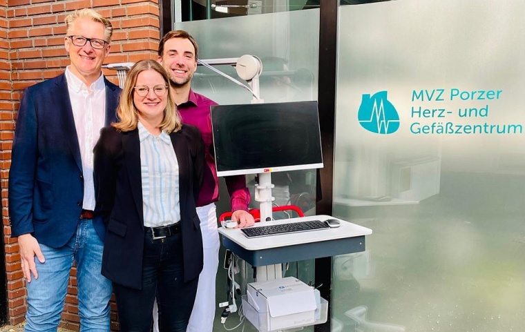 Kardiologie-Chefarzt Prof. Dr. med. Marc Horlitz, Praxismanagerin Svenja Stein...