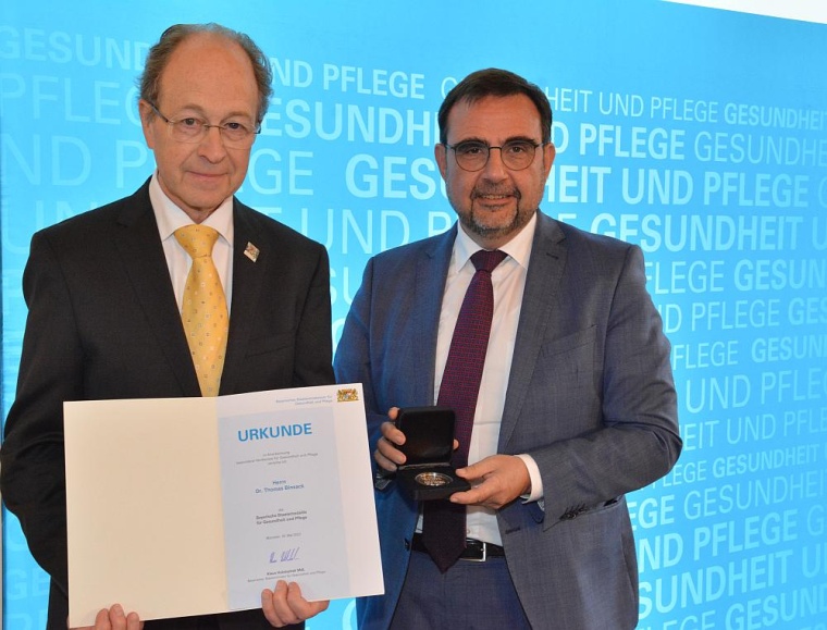 Staatsminister Klaus Holetschek und Dr. Thomas Binsack, Foto: Krankenhaus...