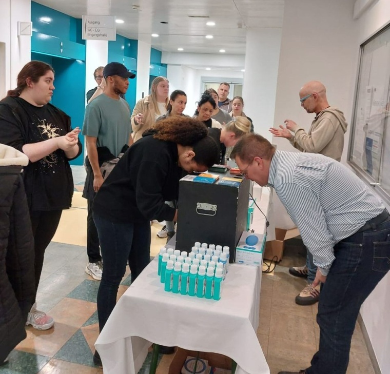 Am Aktionstag „Saubere Hände“ wurden mehr als 300 Mitarbeitende rund um...