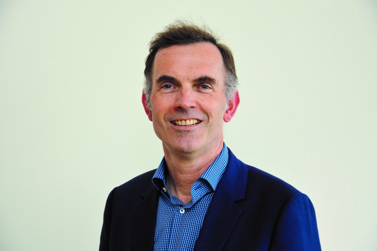 Prof. Dr. Claus-Christian Glüer vom Intelligent Imaging Lab an der CAU leitet...