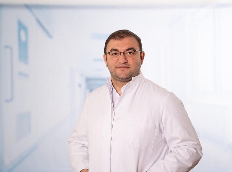 Priv.-Doz. Dr. med. Nuran Abdullayev, Chefarzt der Radiologie und...
