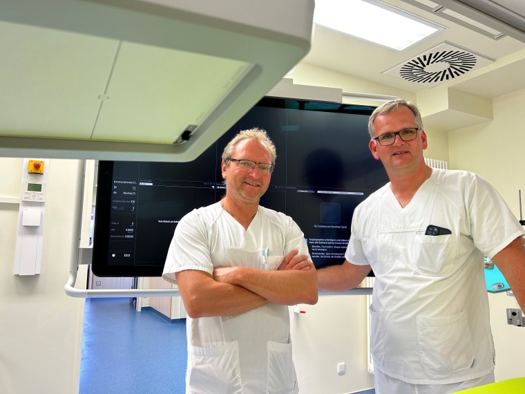 Der Leiter des Katheterlabors, Frank Jordan und Chefarzt Prof. Dr. Patrick...