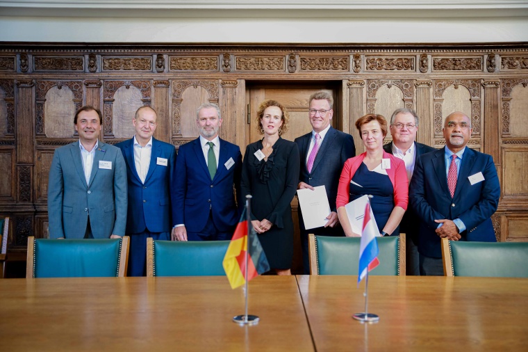 Machen sich gemeinsam für die Gesundheitsregion EUREGIO stark: Die Köpfe der...