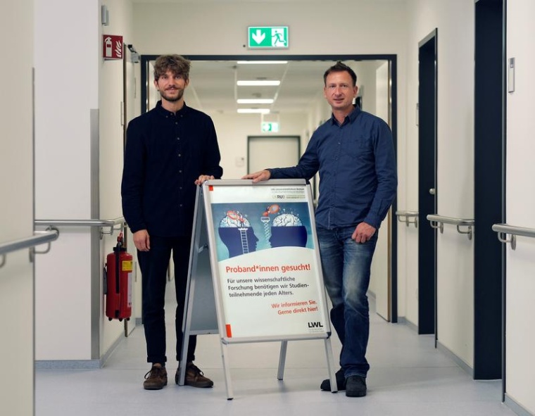 Prof. Dr. Martin Diers (r.) und Benjamin Mosch, Psychologen und...