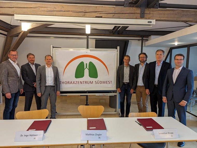 (v.l.n.r.): Dr. Ingo Hüttner (Medizinischer Geschäftsführer Alb Fils...