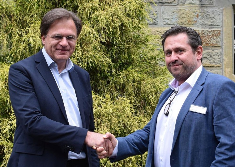 Prof. Dr. Ronald Bottlender (l., Ärztlicher Direktor der LWL-Kliniken...