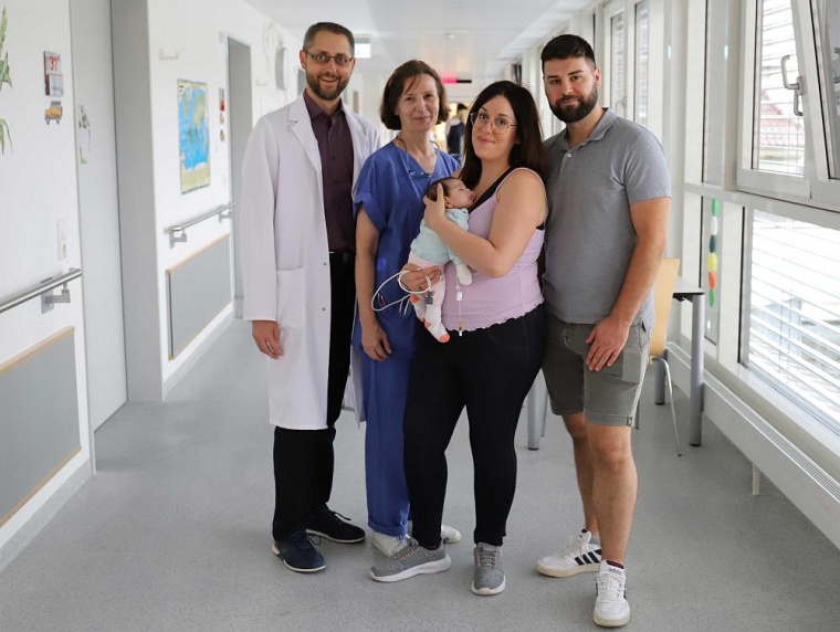 Die kleine Patientin hat sich nach einer Routine-Nachuntersuchung sechs Wochen...