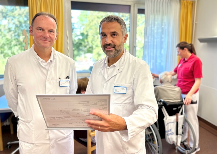 Neurologie-Chefarzt Dr. Hakan Cangür (re.) und Oberarzt Dr. Tobias Weiland...