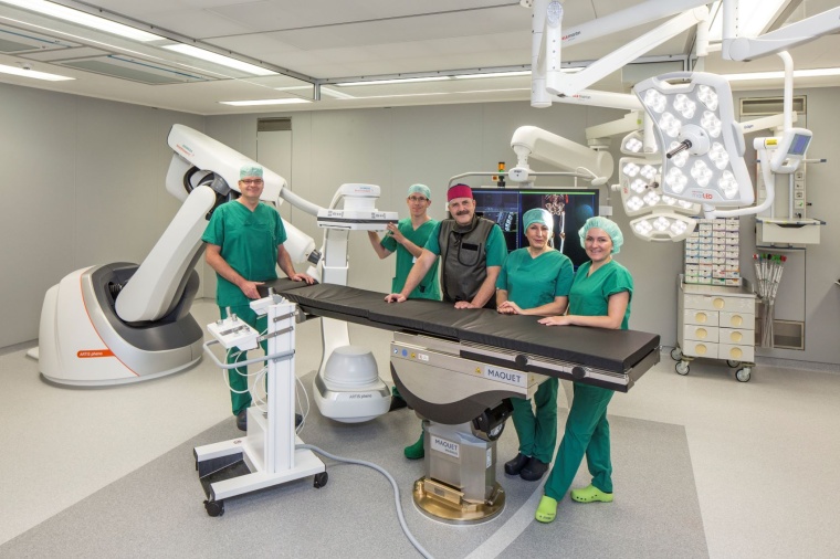 Im Hybrid-OP: Foto: Nikolai Wolff / Rotes Kreuz Krankenhaus Bremen