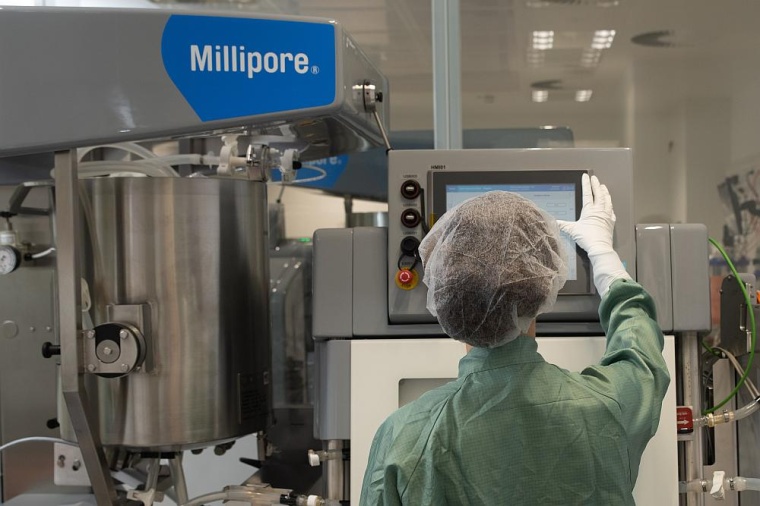 Wissenschaftlicher Mitarbeiter im Labor, Foto: Merck