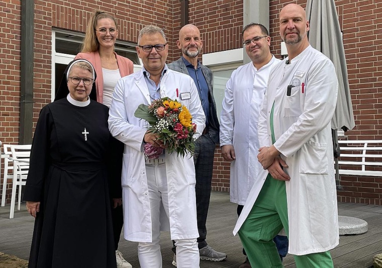 Der neue Chefarzt Heinrich Bergmann (Dritter von Links) wurde begrüßt von...
