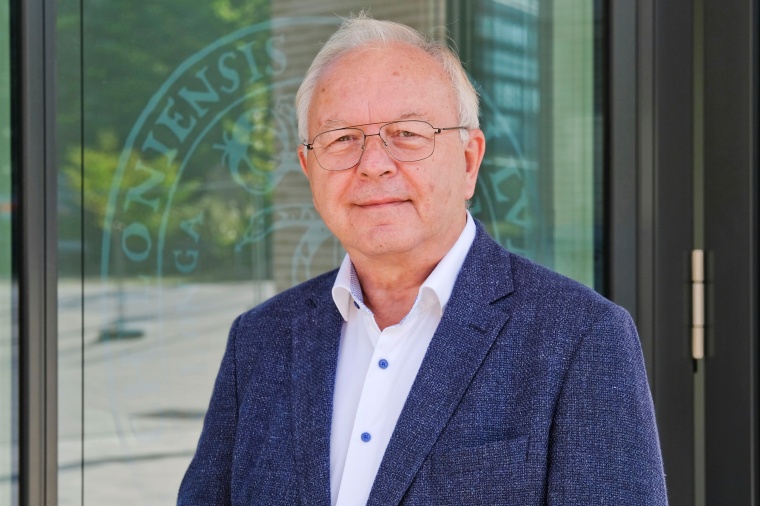 Prof. Dr. Joachim Thiery erhielt den mit 10.000 Euro dotierten...