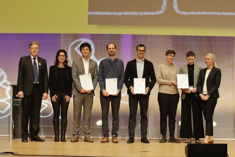 v.l.n.r.: Prof. Dr. Hans-Georg Schaible, Prof. Dr. Esther Pogatzki-Zahn, Dr....