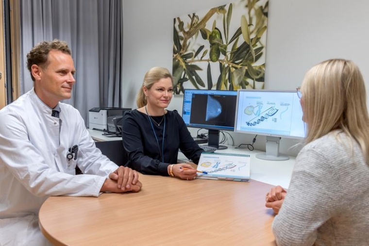 Dr. Nicola Dikow (Mitte), Leiterin FBREK-Zentrum und OÄ am Institut für...