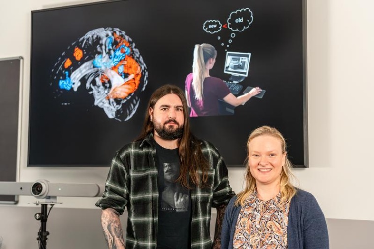 Erstautor C. Stolz und Letztautorin A. Richter der Publikation „Openness to...