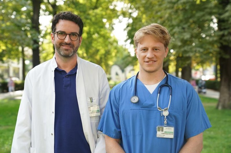 Prof. Dr. med. Alexander Meyer (links im Bild) und Dr. med. Tobias Röschl...