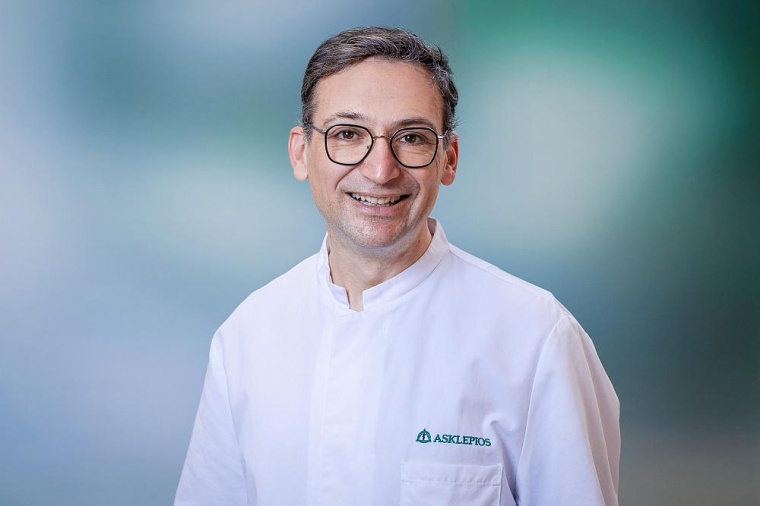 Dr. Burcin Özüyaman ist Chefarzt der Klinik für Kardiologie,...