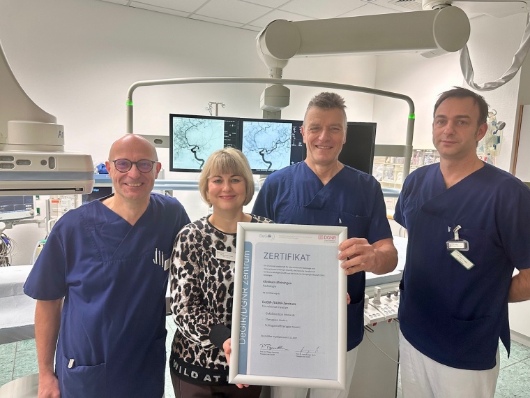 Klinikgeschäftsführerin Claudia Holland-Jopp und Chefarzt Dr. med....