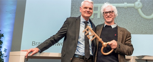 Dirk Heinz und Josef Penninger bei der HZI Schlüsselübergabe
Foto:...