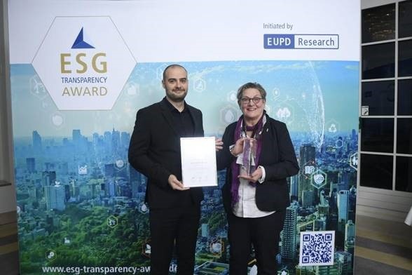 Christian Michel, Referent für Nachhaltigkeit am UKB und Charlotte Kaspari,...