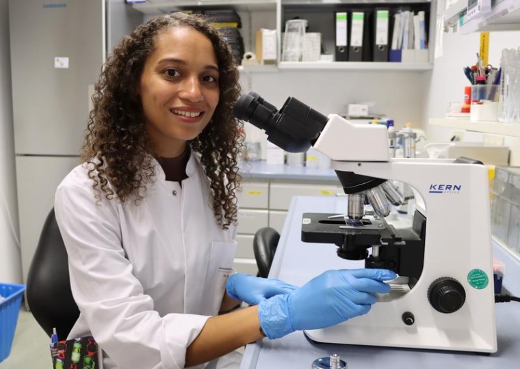 Rhonda McFleder forscht in der Neurologie am UKW zu Morbus Parkinson und...